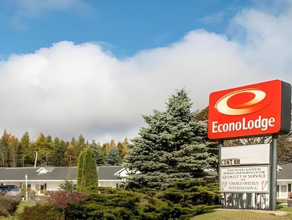 Econo Lodge Lakeshore Манистик Екстериор снимка