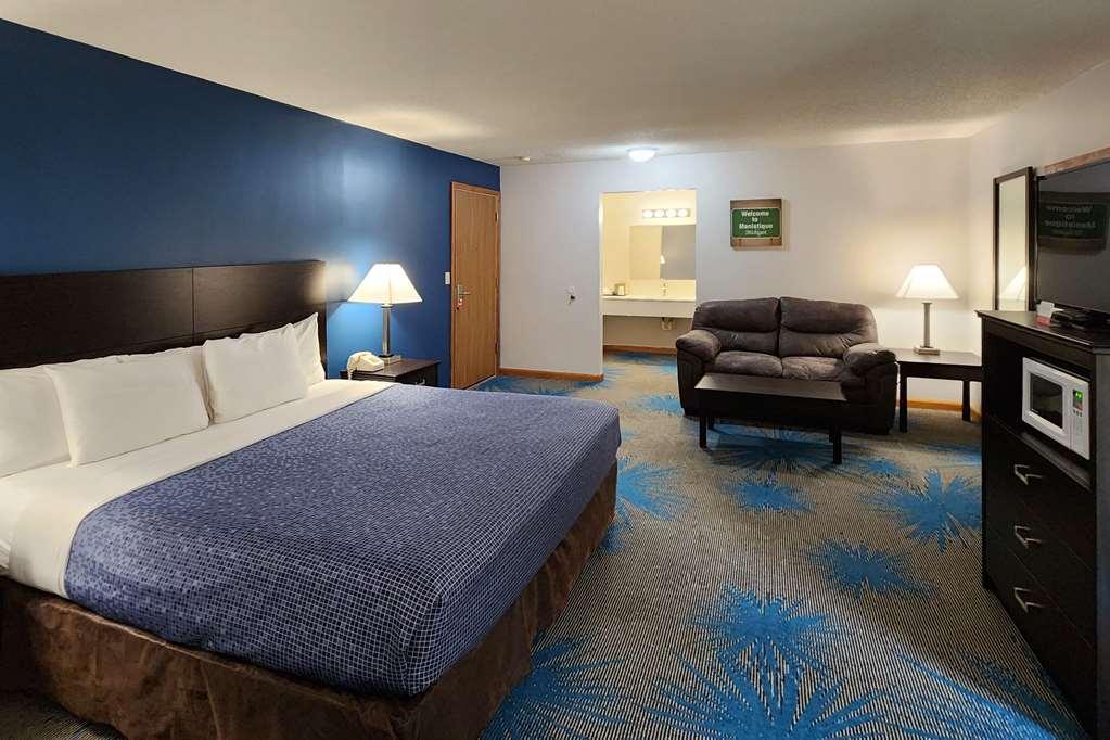 Econo Lodge Lakeshore Манистик Стая снимка