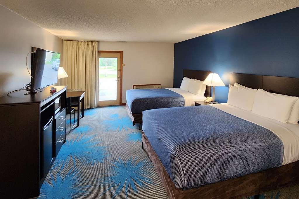 Econo Lodge Lakeshore Манистик Стая снимка