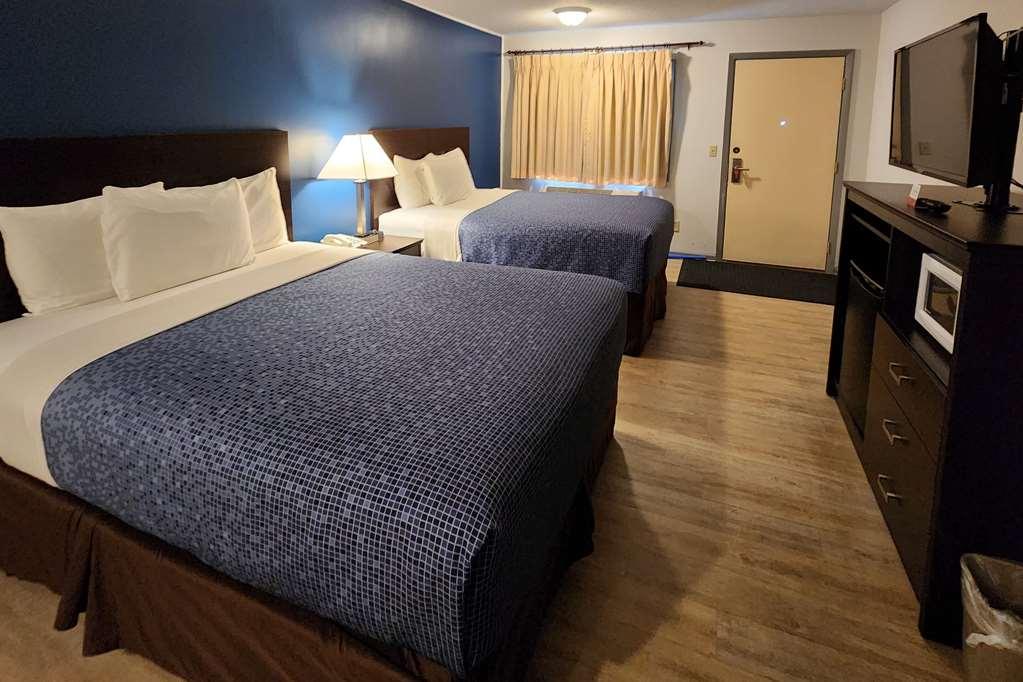Econo Lodge Lakeshore Манистик Стая снимка