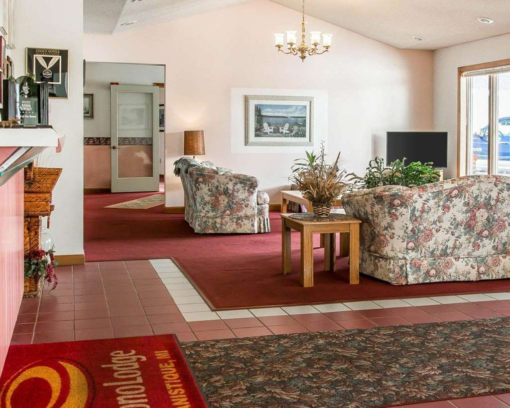 Econo Lodge Lakeshore Манистик Интериор снимка